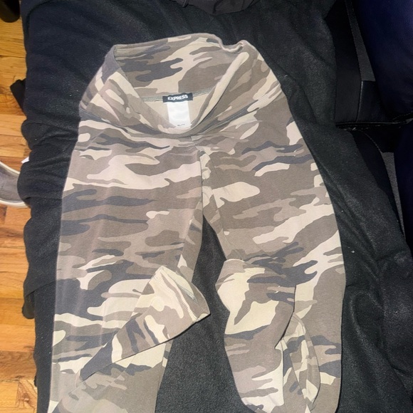 Express Camo Print Leggings - Picture 2 of 2